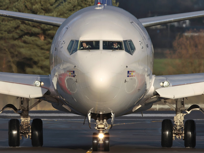 B737_LNRGK_EDILarge.jpg