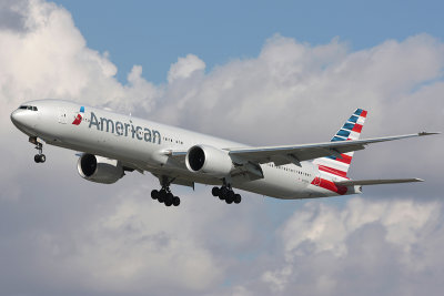 B777_N728AN_LHRLarge1.jpg