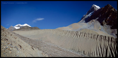 Climbing to Thorung La