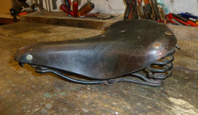 Selle cuir vintage Wright.jpg