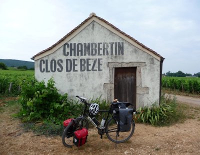 Au beau mitan des grands crus de Bourgogne.