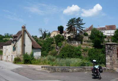 Semur-en-Auxois.