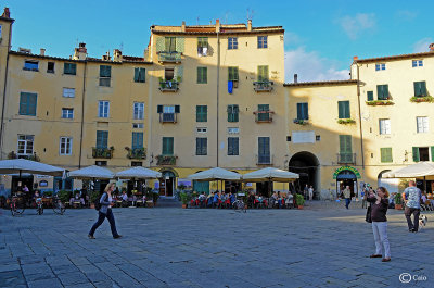 Piazza dell'Anfiteatro(Lucca)