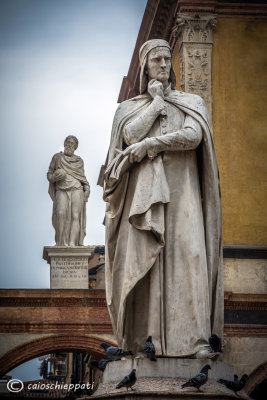 Dante in Piazza dei Signori,Verona.