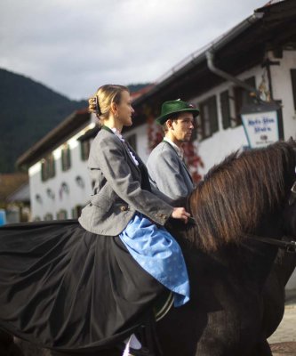 Couple on Horses 0454.jpg