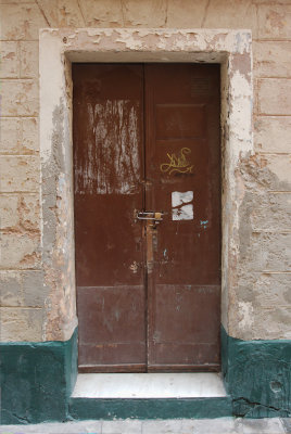 Cadiz door with a lock