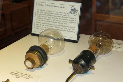 First Edison public demonstration lightbulb (R)