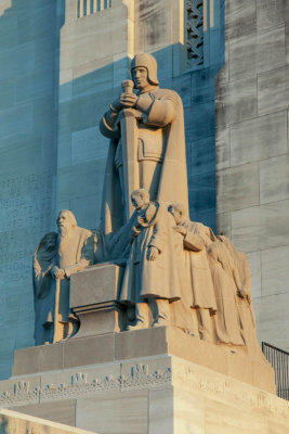 Patriots statue