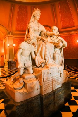 Columbus statue in California State Capitol