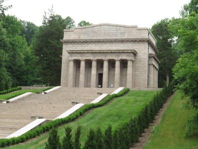 Monument on the site of Lincoln's Birthplace