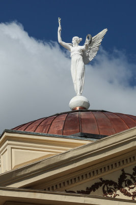 Statue atop capitol dome