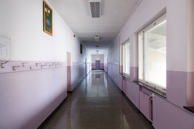 Korridor i B-flyene p Hstein skole 2676.JPG