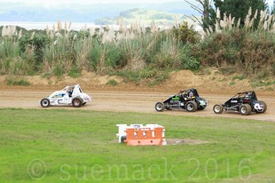 7.5.16 6 Shooters, B Grade & Mini Sprint - race 1