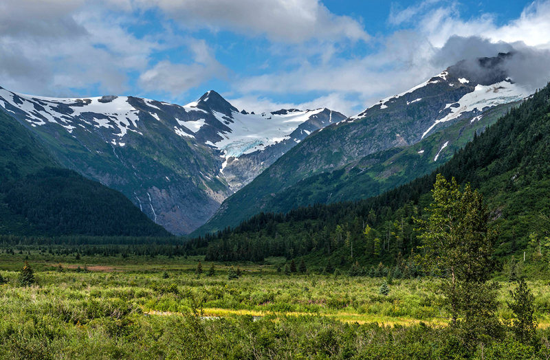 Glacial cirque and hanging vallleys in the Chugach Range along Alaska Railwlay 