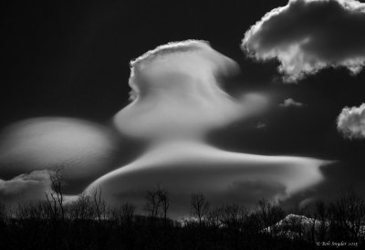 Creamy lenticular cloud formation