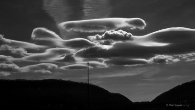 Alien 'predator' clouds 'cruising' in formation