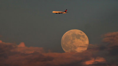 Super Moon Flyby