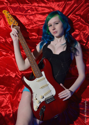 Cailey, the Rocker (Sexy Lefty)