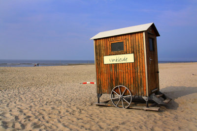 Beach dressing room car