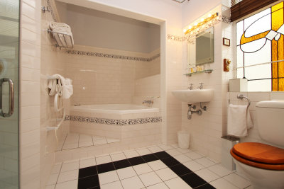 County Hotel Bathroom
