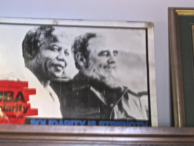 Picture in Nelson Mandelas House - Mandela and Fidel Castro