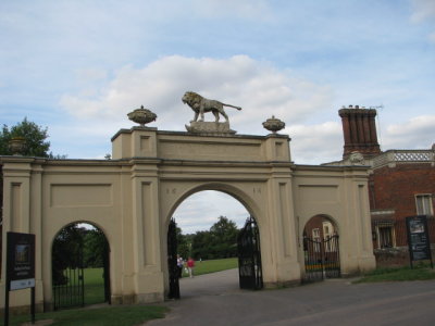 IMG_0044.JPG the Lion of the Howards over the entrance gate