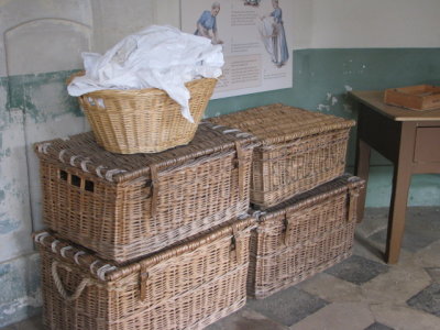 IMG_0084.JPG laundry baskets