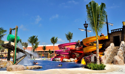 Pirates Island - Big Bucket And Slides