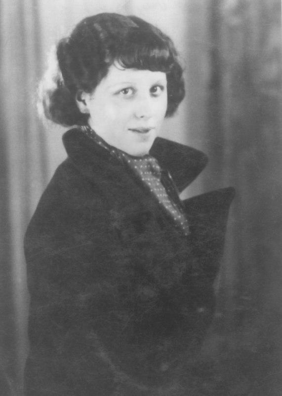 AFB 03 - Doris Spurr, My Mum.jpeg