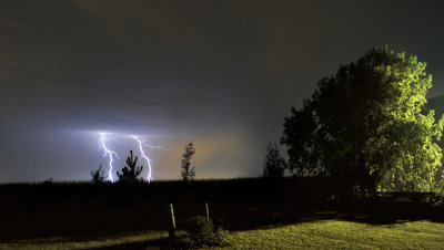 CLAIR / LIGHTNING  dans notre cour