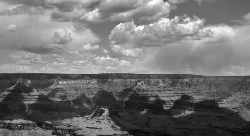 Clouds directing stage lighting  /  Monochrome  