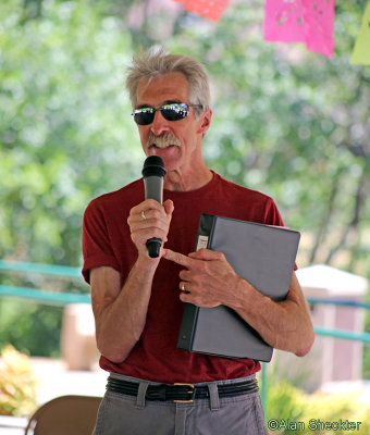 Warren Haskell introduces the Doin' It Justice Chorus