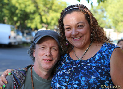 Steve Kimock and Sunshine Becker before the show (yes, she is standing on a step. :-)