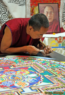 Drepong Loseling monk working on the mandala