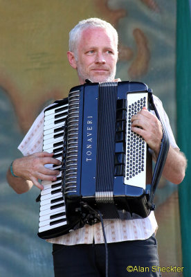 Y La Bamba accordionist