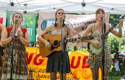 The Railflowers' Ellen, Beth, Hannah