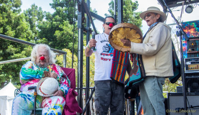 * Wavy Gravy listens to Quiltman as he honored the late John Trudell