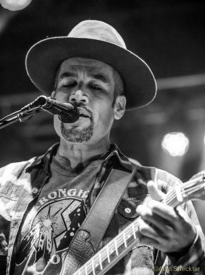 sm-sheck-2581BenHarper.jpg