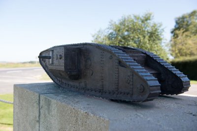 Tank memorial Pozieres detail - 6220.jpg