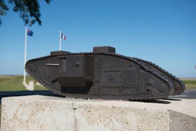 Tank memorial Pozieres detail - 6221.jpg