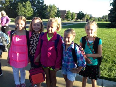 bus stop girls