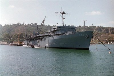 USS McKee AS-41