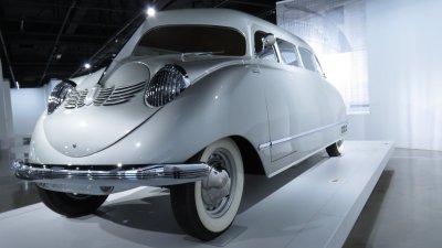  PETERSEN AUTOMOTIVE MUSEUM - LOS ANGELES