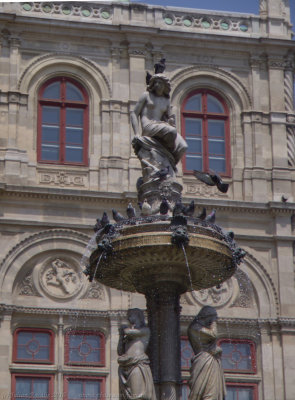 Fountain outside Wien Oper