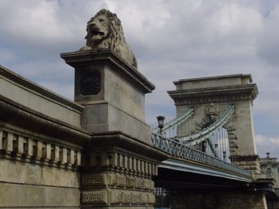Lion on Szenchenyi bridge