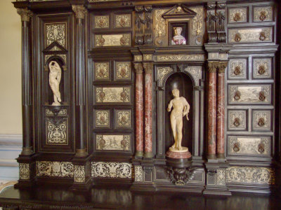 Marie Antoinette Cabinet