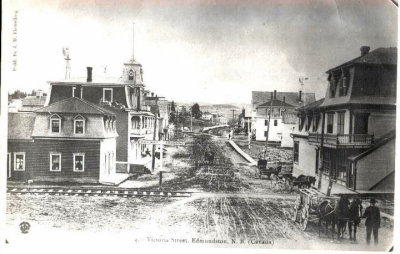rue Victoria vue vers Madawaska.jpg