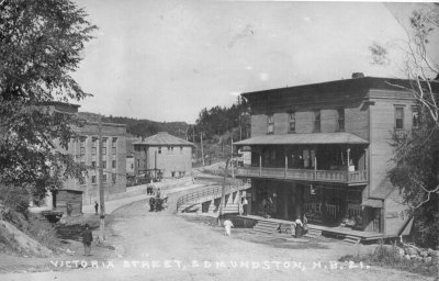 Rue victoria pres des chutes.jpg
