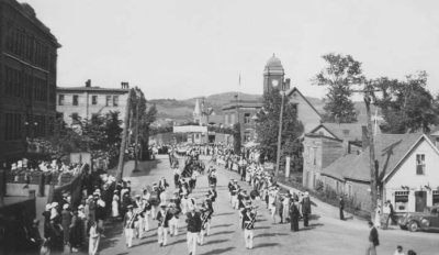Procession rue de léglise.jpg