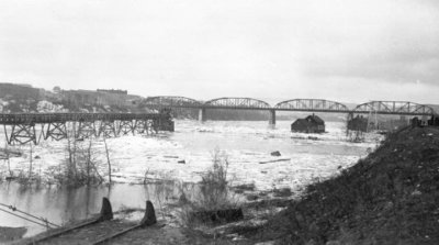 Pont international vue de lest.jpg